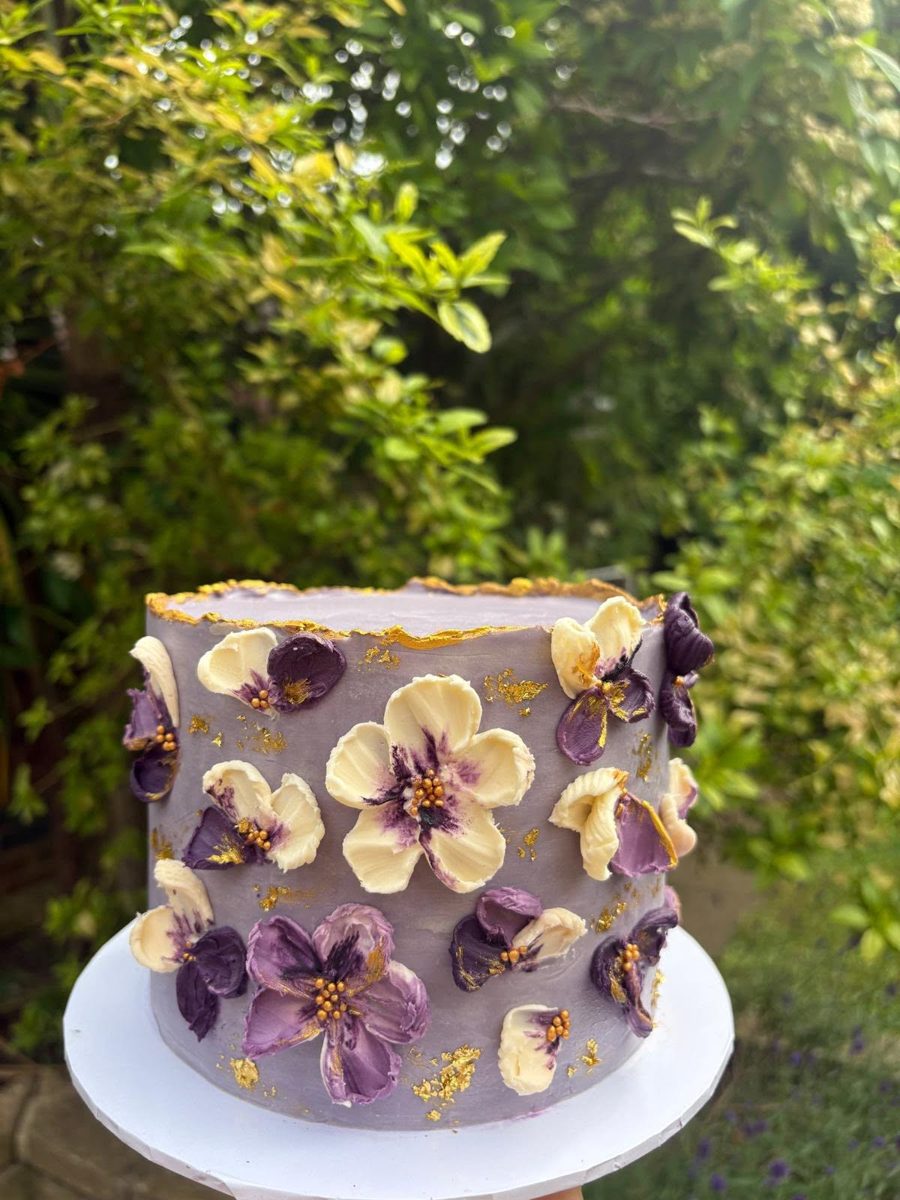 Cake with a beautiful flower design